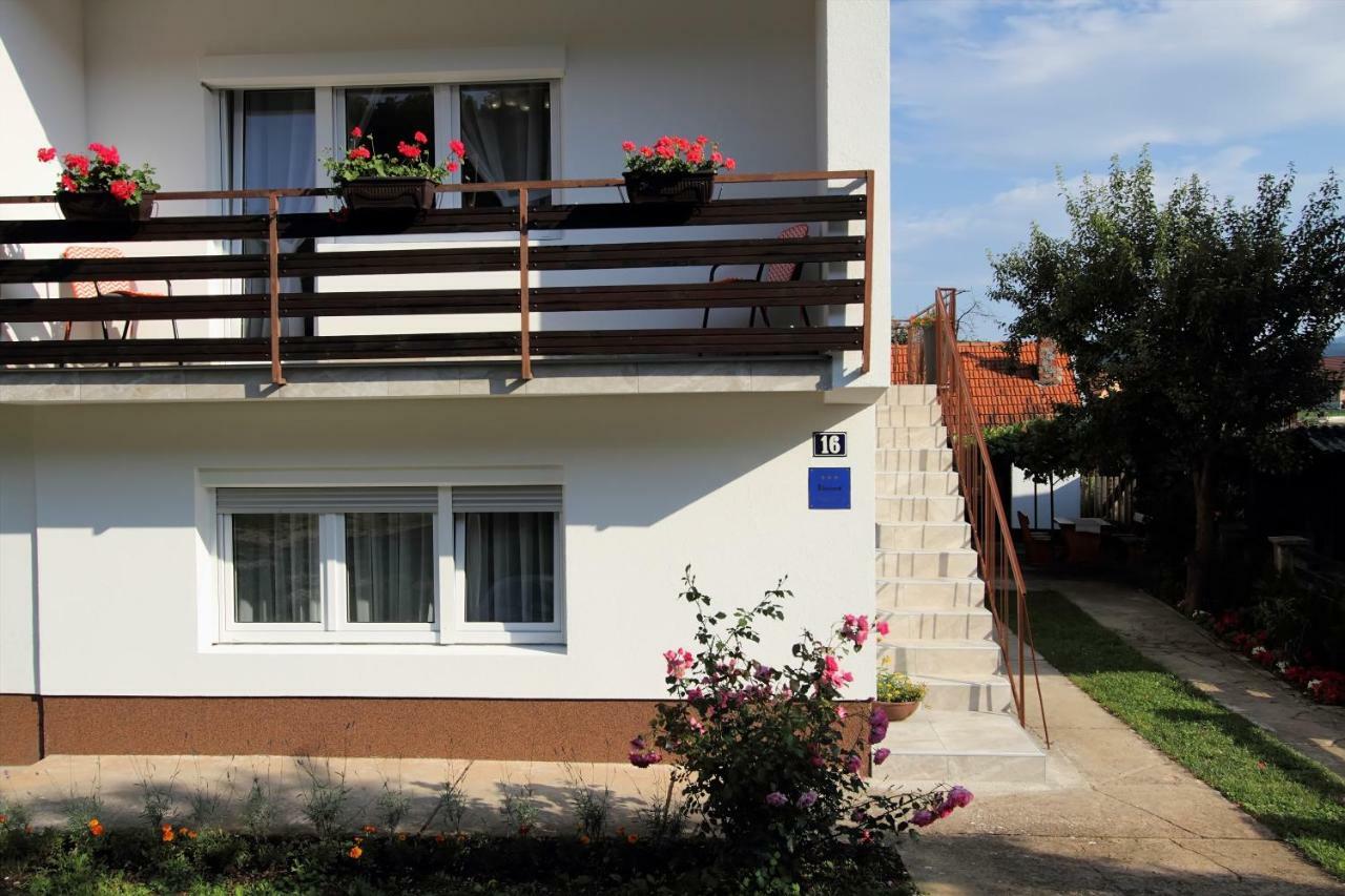 Apartman Ana Apartment Otočac Exterior foto