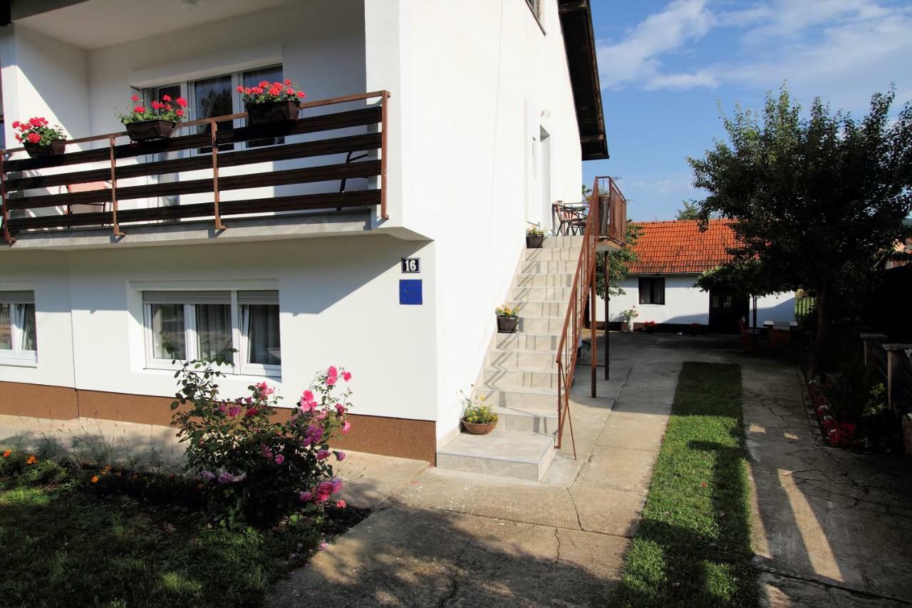 Apartman Ana Apartment Otočac Exterior foto
